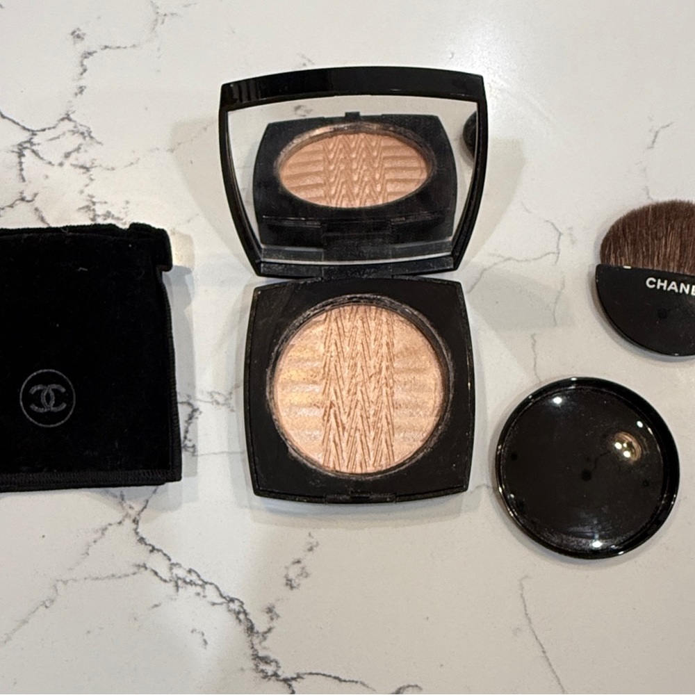 CHANEL Highlighter in Radiant Gold